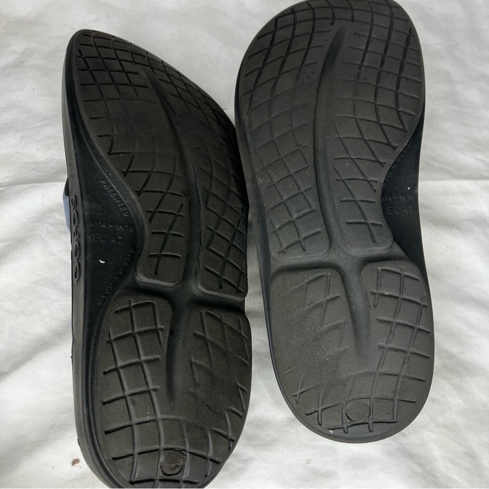 Oofos Flip Flops View 3